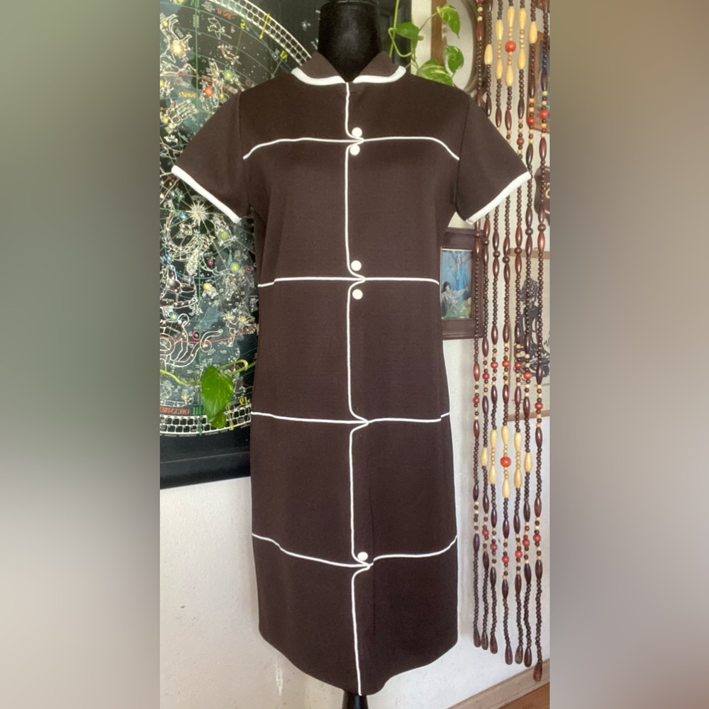 VTG 60’s Wash’ n Wear Poly Midi Mod Dress. Union Made USA. Size 14. Brown/White.